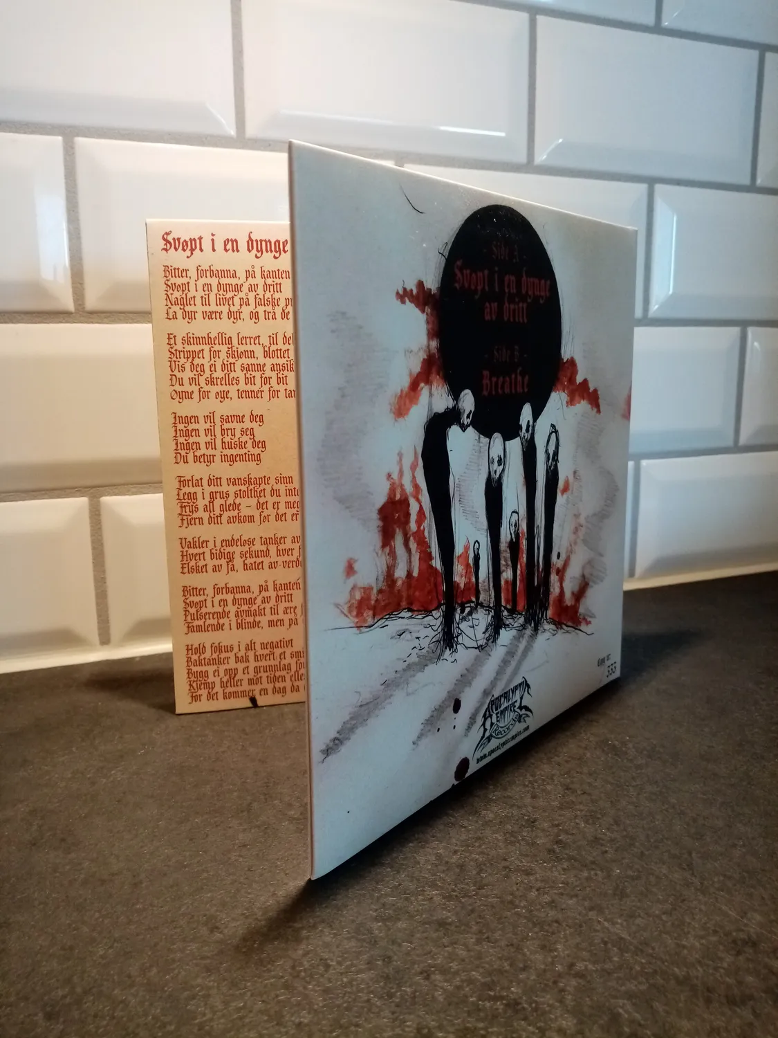 Sarkom Svøpt i en dynge av dritt t-skjorte + 7'' EP hvit vinyl