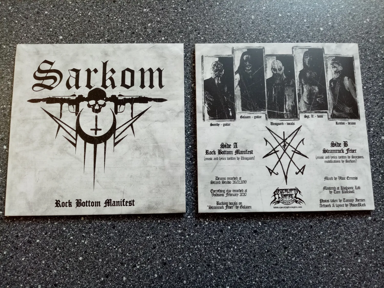 Sarkom Rock Bottom Manifest 7"EP svart vinyl